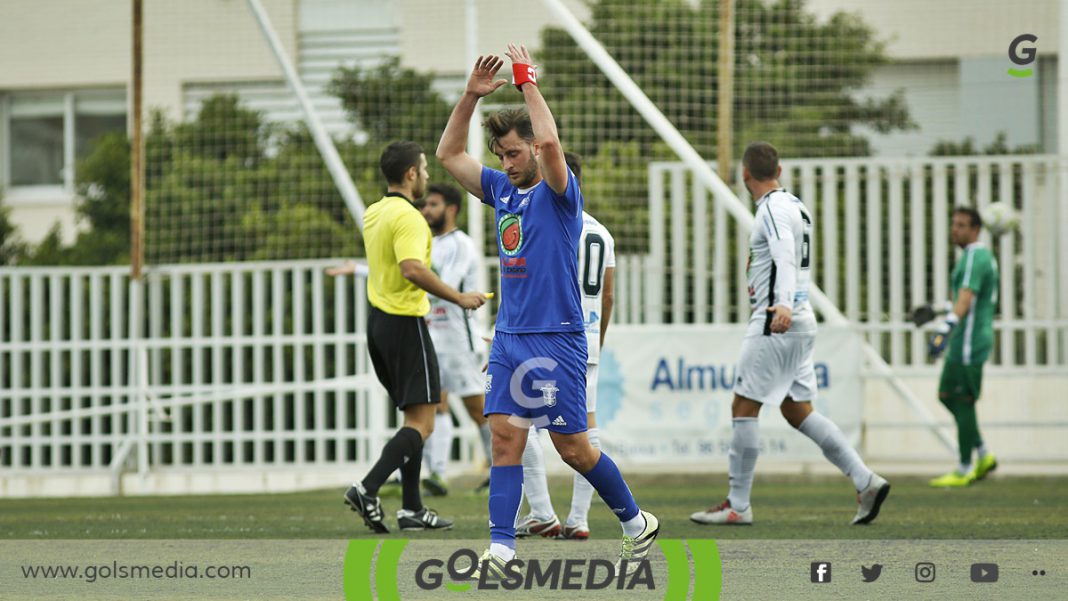 La UD Horadada vence por la mínima al Benidorm CD en el último minuto